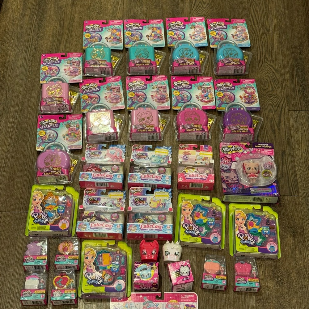 Polly Pocket and Shopkins Collection - Cutie Cars Color changing secret locket